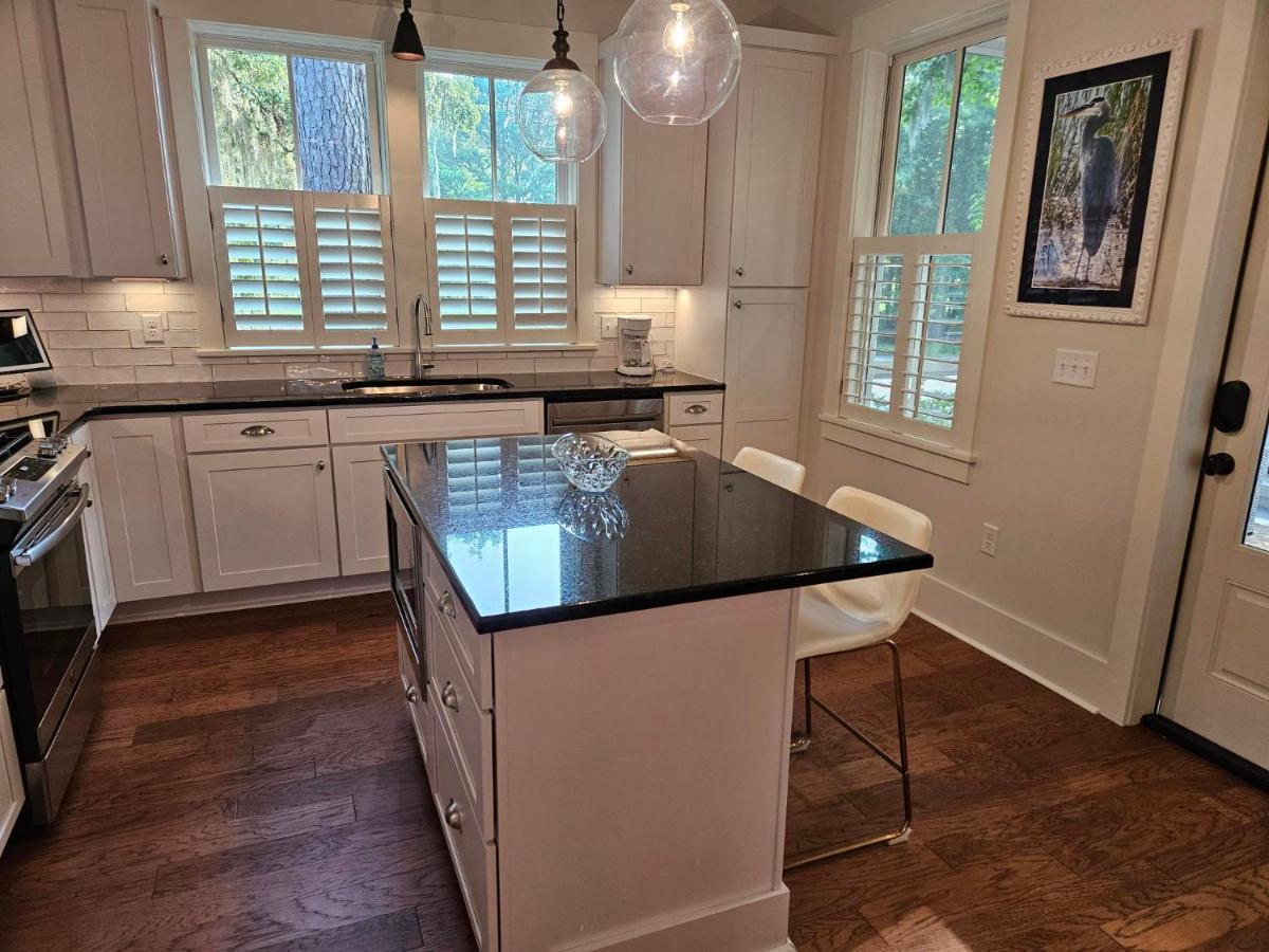 Low Country Cottage In Beautiful Habersham ビューフォート エクステリア 写真